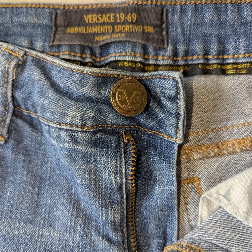 Versace Women's Light Blue Cropped Ankle Jeans A-1005